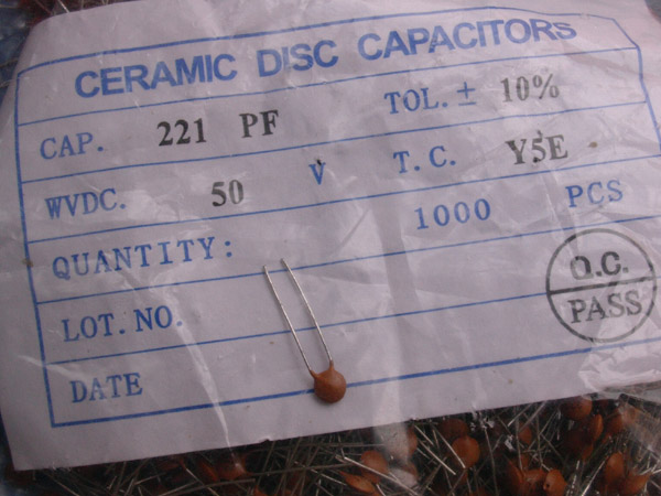 221PF DIP Ceramic Capacitors NPO