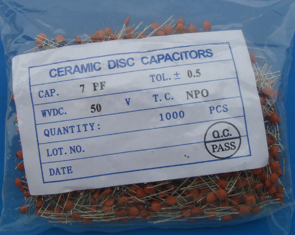 7PF DIP Ceramic Capacitors NPO