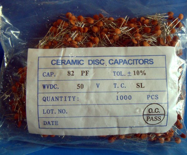 82PF DIP Ceramic Capacitors NPO